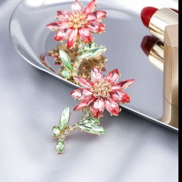 NWOT Rhinestone Flower Earrings - Picture 1 of 1